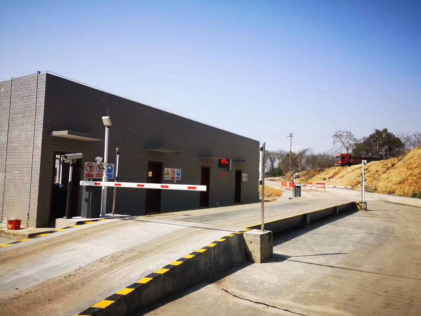 中交三局3-15米150噸無(wú)人值守地磅安裝案例